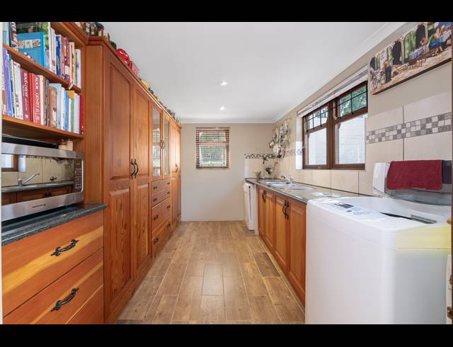 4 BEDROOM FREEHOLD FOR SALE IN ZEVENDAL